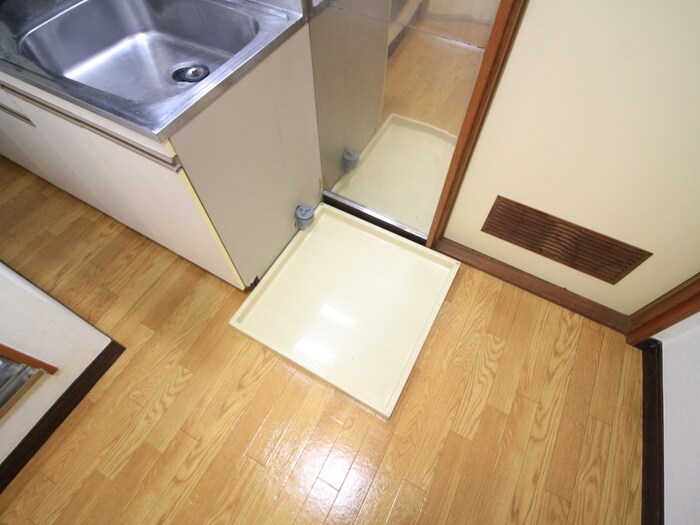 物件内観写真10　(洗濯機置場)