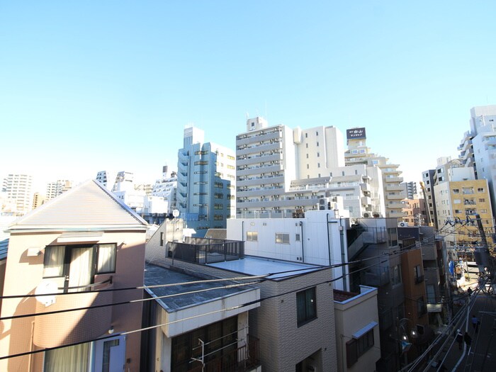 物件内観写真13　(室内からの展望)