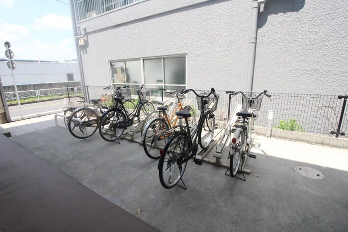 物件外観写真4　(駐輪場)
