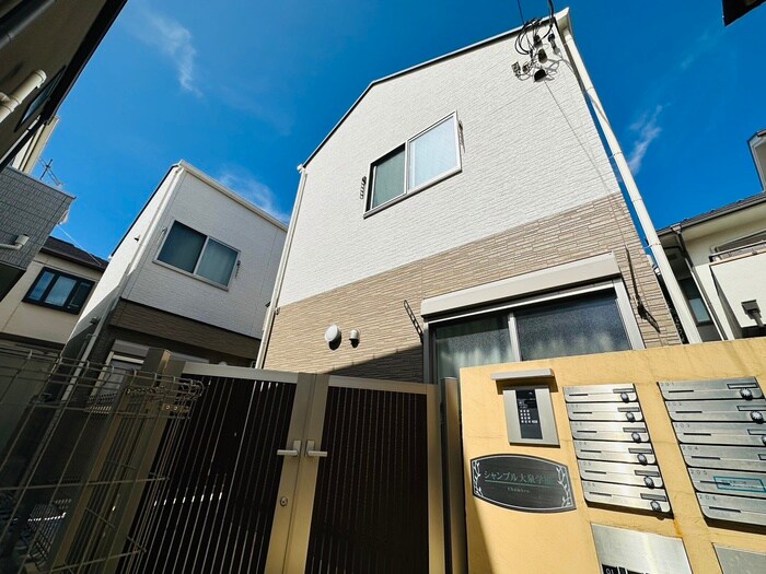 物件外観写真3　(エントランス部分)