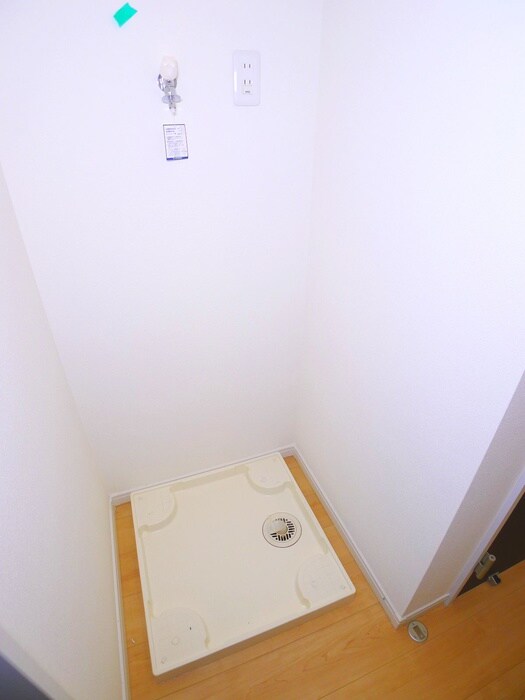 物件内観写真15　(洗濯機置場)