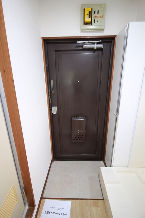 物件内観写真11　(玄関)