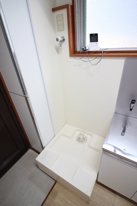 物件内観写真15　(洗濯機置場)