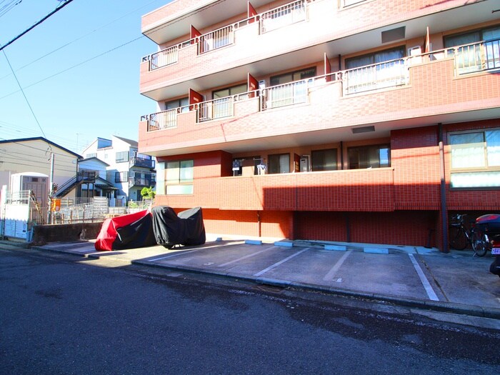 物件外観写真4　(駐車場)