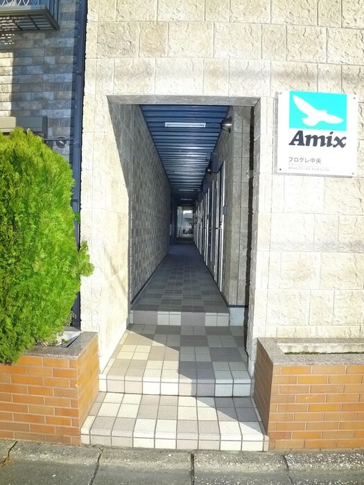 物件外観写真4　(エントランス部分)