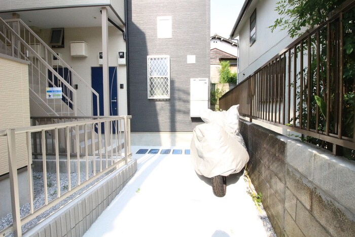 物件外観写真2　(バイク置き場)