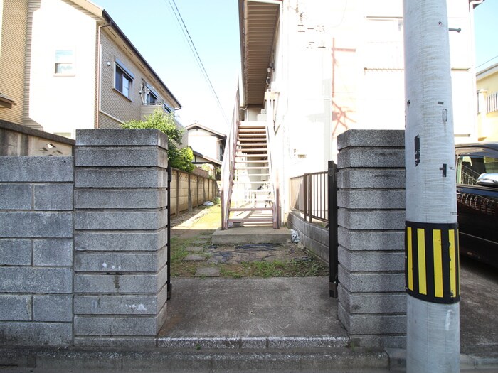 物件外観写真6　(エントランス部分)