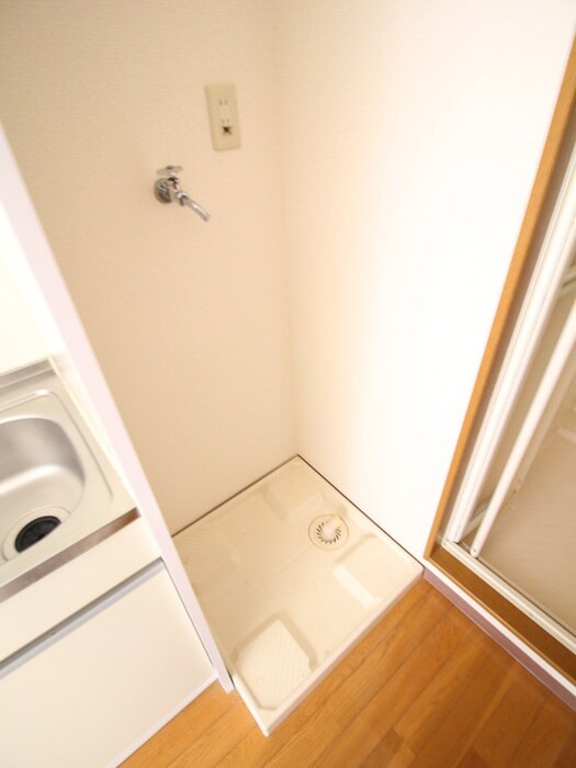 物件内観写真11　(洗濯機置場)