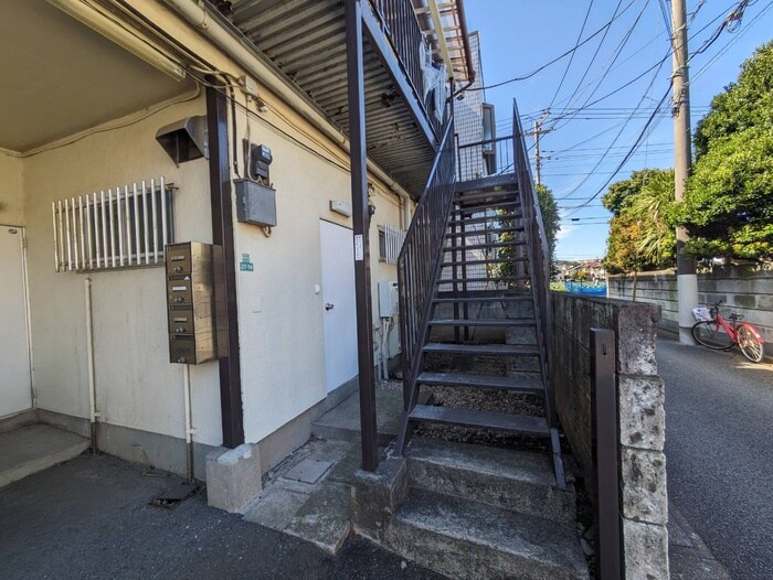 物件外観写真6　(エントランス部分)