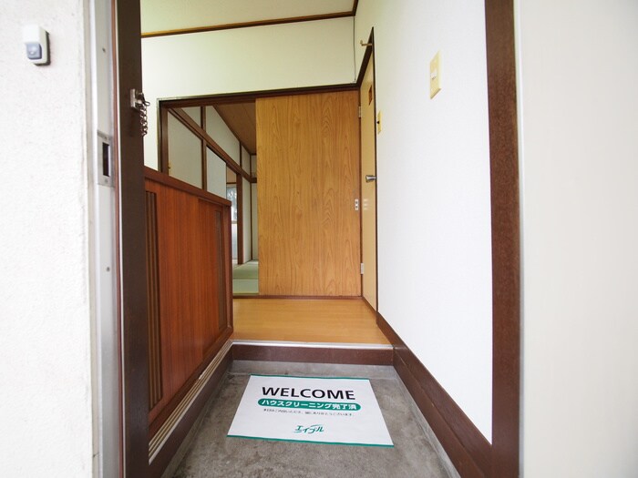 物件内観写真16　(玄関)