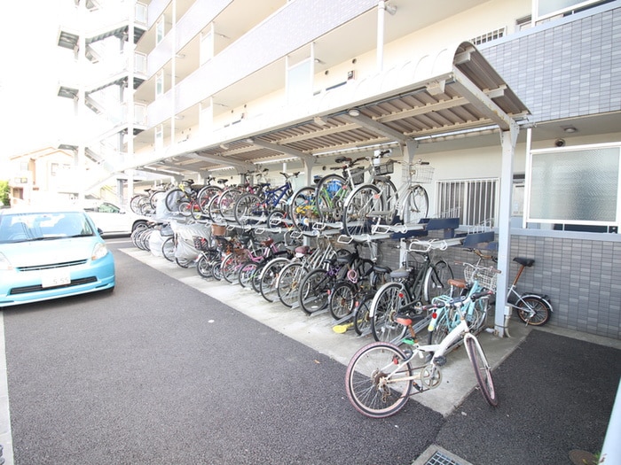物件外観写真5　(駐輪場)