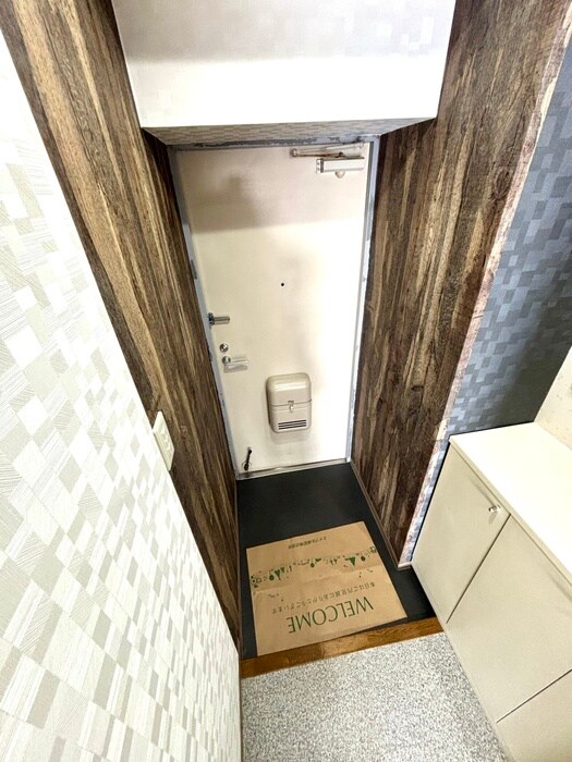 物件内観写真16　(玄関)