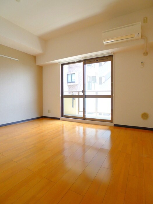 物件内観写真7　(室内からの展望)