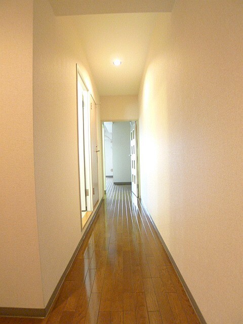 物件内観写真14　(廊下)