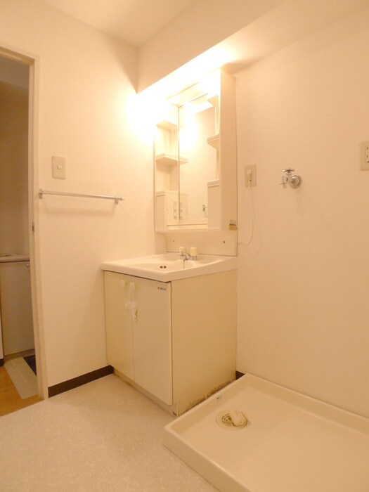 物件内観写真16　(洗濯機置場)