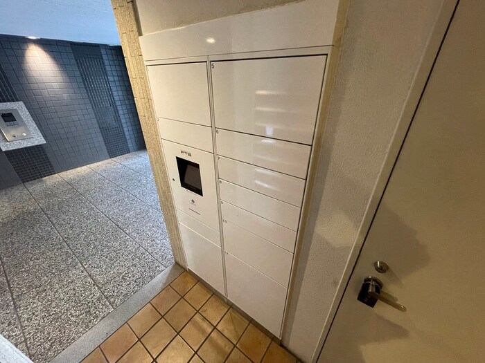 物件外観写真5　(エントランス部分)