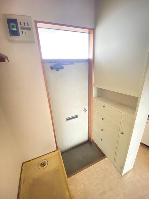 物件内観写真8　(玄関)