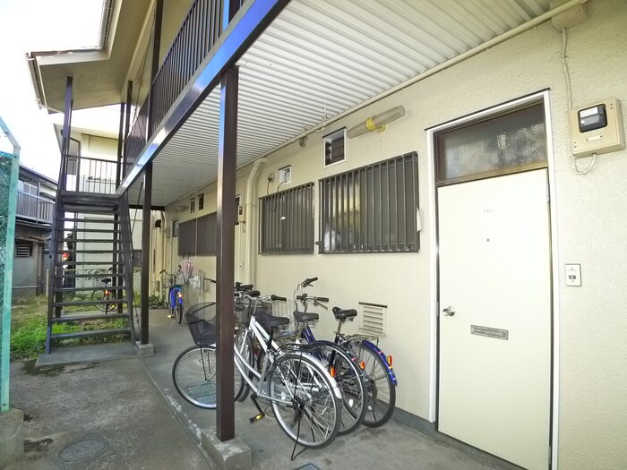 物件外観写真4　(エントランス部分)