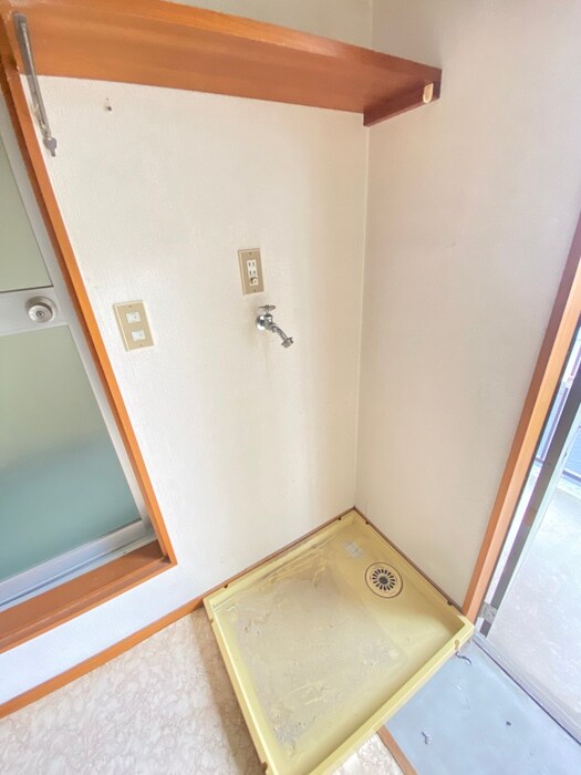 物件内観写真12　(洗濯機置場)