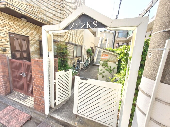 物件外観写真4　(エントランス部分)