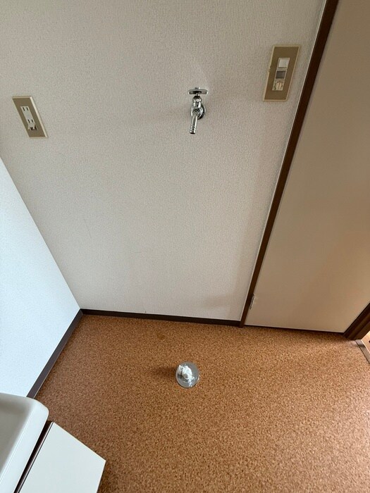 物件内観写真16　(洗濯機置場)