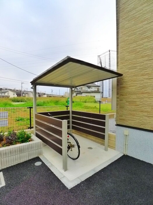 物件外観写真4　(駐輪場)