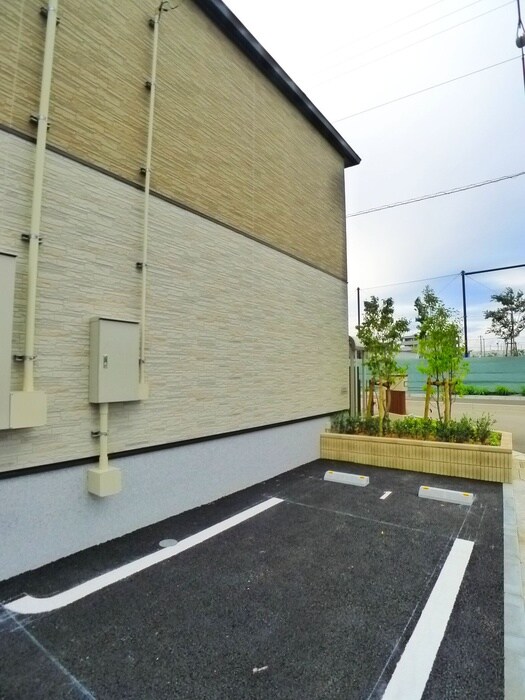 物件外観写真5　(駐車場)