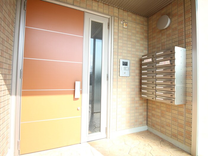 物件外観写真4　(エントランス部分)