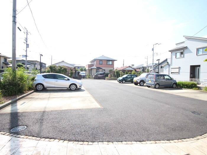 物件外観写真5　(駐車場)