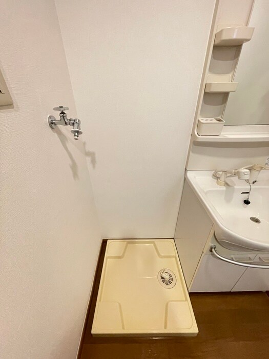 物件内観写真12　(洗濯機置場)