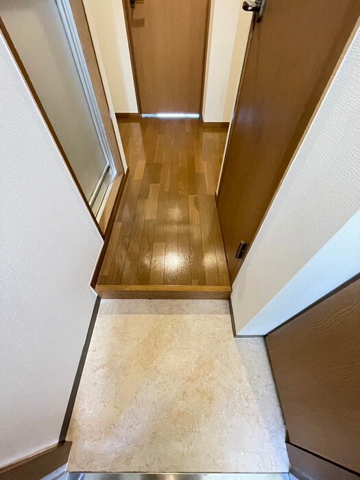 物件内観写真14　(玄関)
