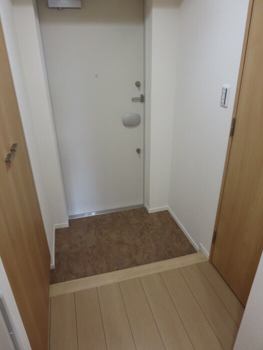 物件内観写真16　(玄関)