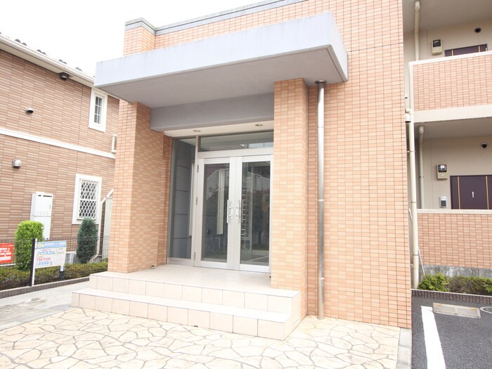 物件外観写真3　(エントランス部分)