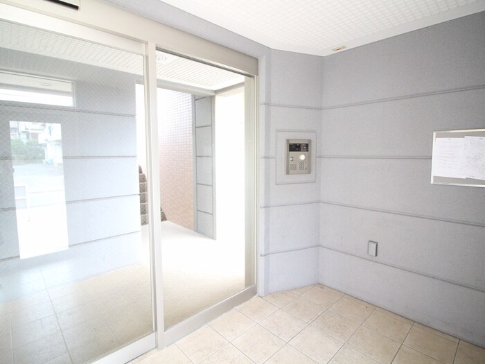 物件外観写真4　(エントランス部分)