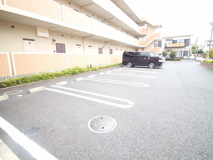 物件外観写真5　(駐車場)