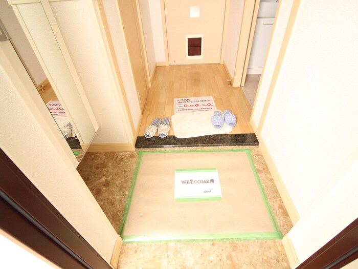 物件内観写真13　(玄関)