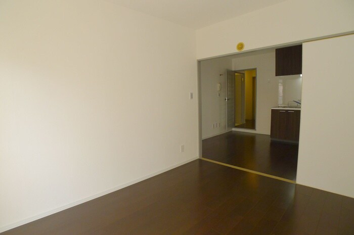 ロイヤルプラザ高砂（107）の居室