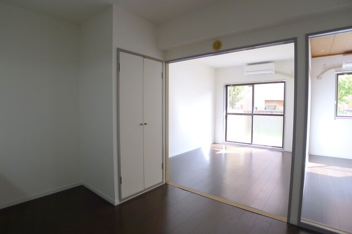 ロイヤルプラザ高砂（107）の内観写真