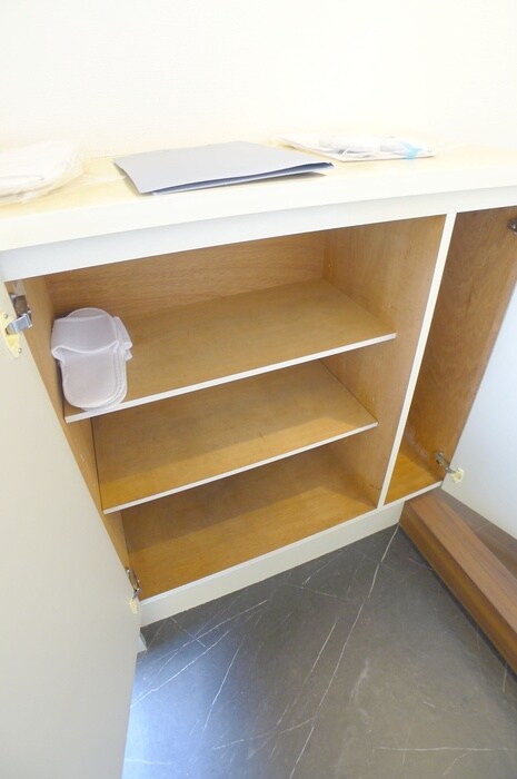 ロイヤルプラザ高砂（107）の靴箱