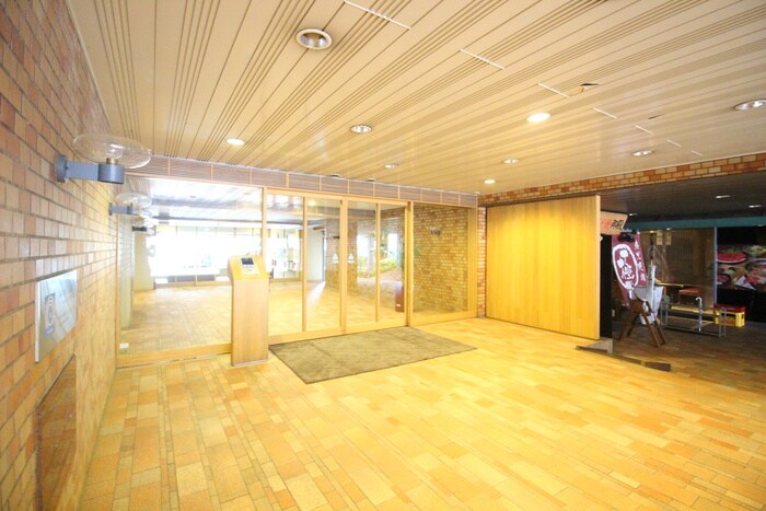 物件外観写真5　(エントランス部分)