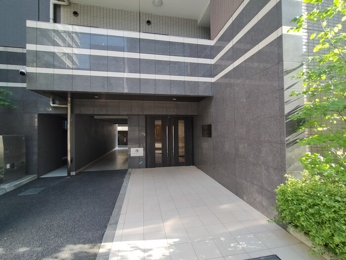 物件外観写真3　(エントランス部分)