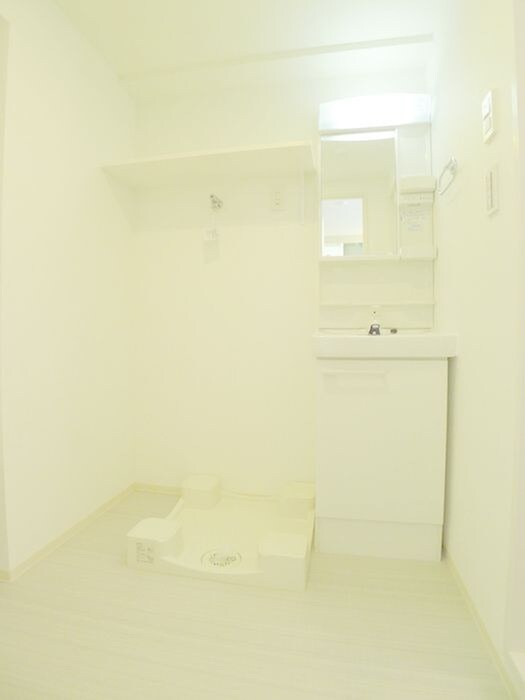 物件内観写真13　(洗濯機置場)