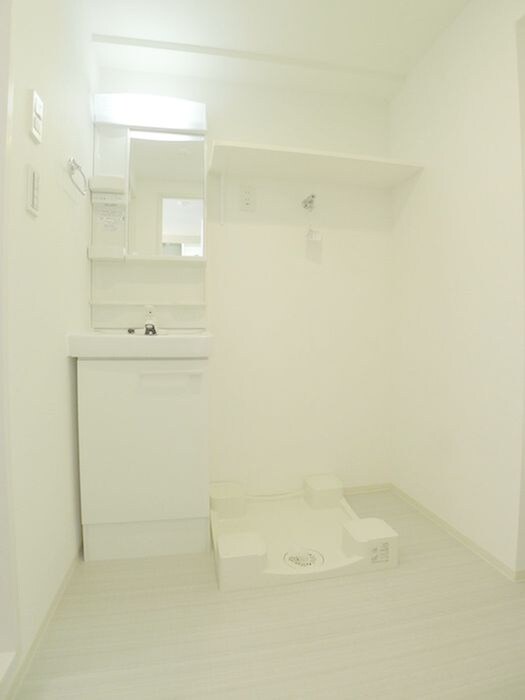 物件内観写真14　(洗濯機置場)