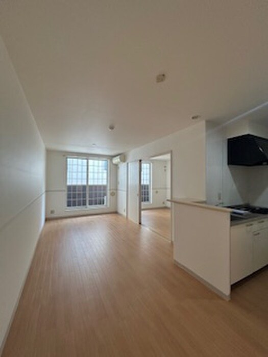 物件内観写真8　(室内からの展望)