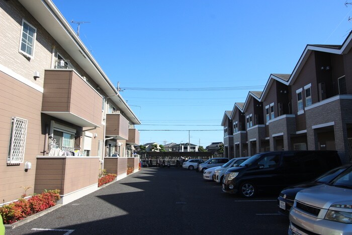 物件外観写真4　(駐車場)