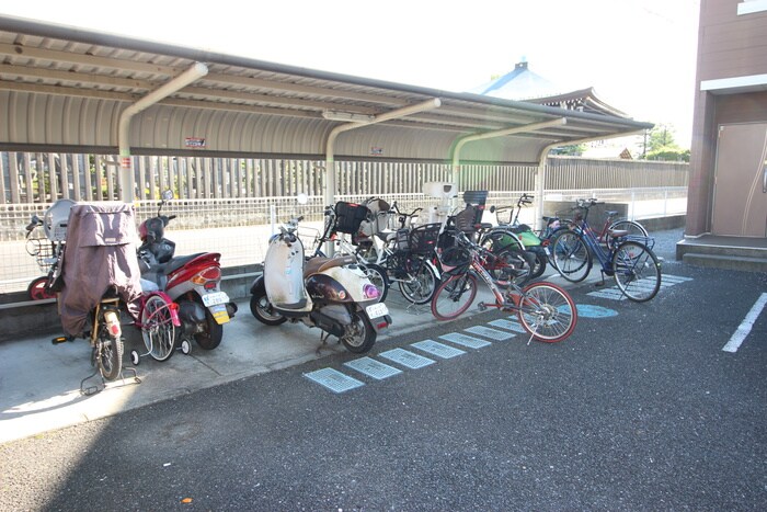 物件外観写真5　(駐輪場)