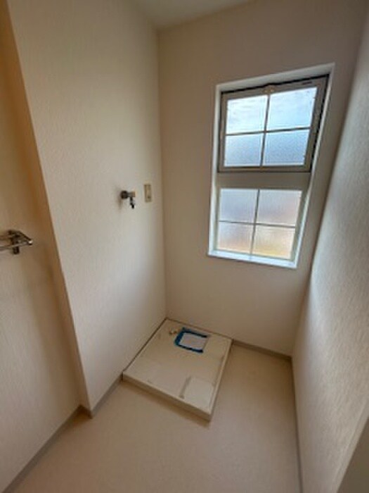 物件内観写真12　(洗濯機置場)