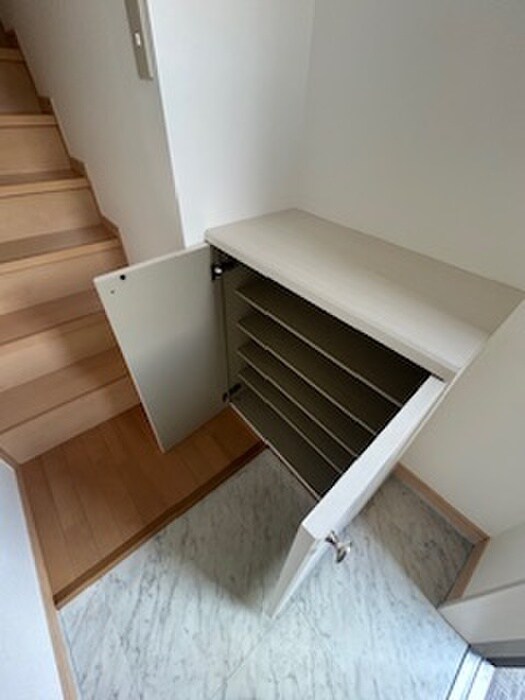 物件内観写真18　(玄関)