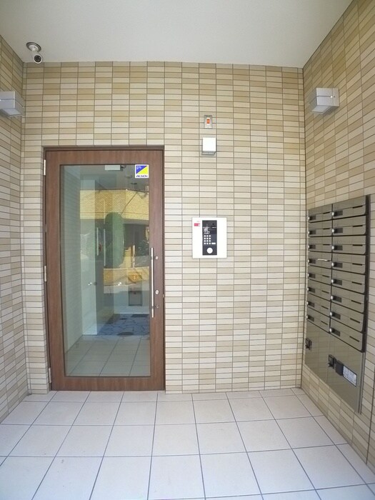 物件外観写真4　(エントランス部分)