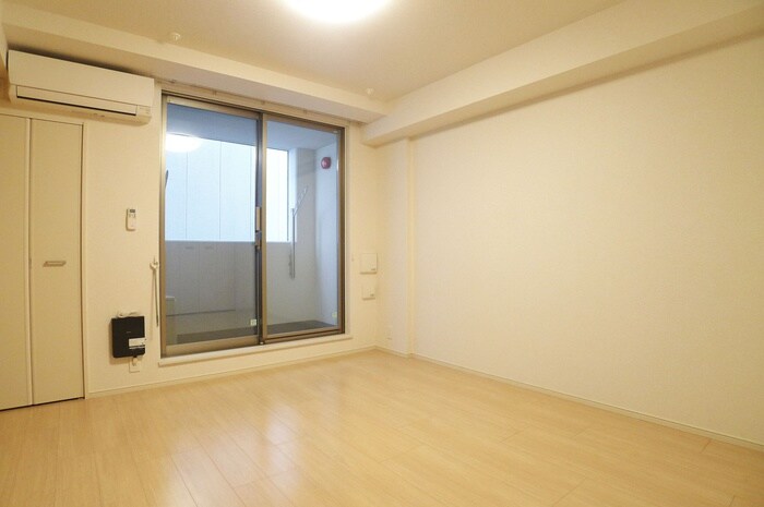 物件内観写真11　(室内からの展望)